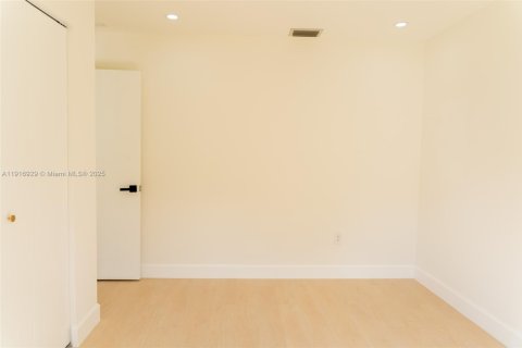 Купить виллу или дом в Майами, Флорида 3 спальни, 140.47м2, № 1973950 - фото 10