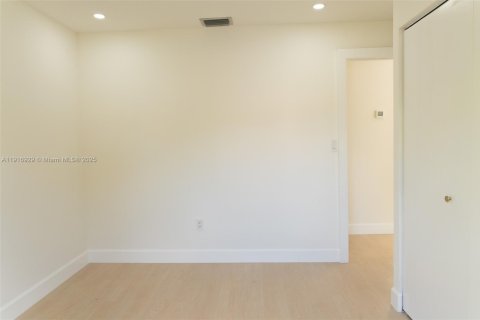 Купить виллу или дом в Майами, Флорида 3 спальни, 140.47м2, № 1973950 - фото 11