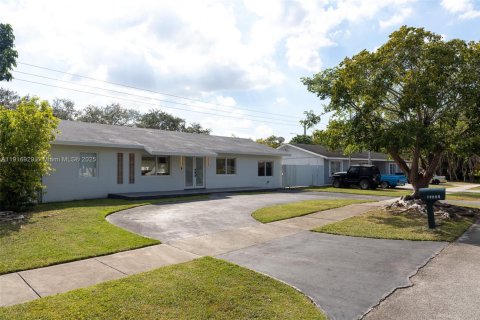 Купить виллу или дом в Майами, Флорида 3 спальни, 140.47м2, № 1973950 - фото 2