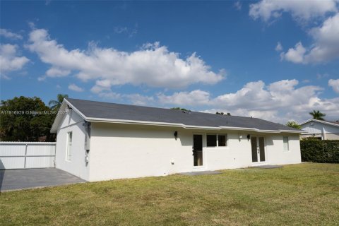 Купить виллу или дом в Майами, Флорида 3 спальни, 140.47м2, № 1973950 - фото 18