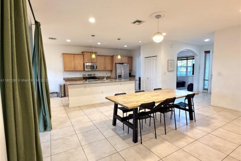 House in Homestead, Florida 4 bedrooms, 183.39 sq.m. № 1967827 - photo 10