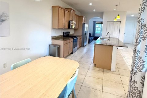 House in Homestead, Florida 4 bedrooms, 183.39 sq.m. № 1967827 - photo 13