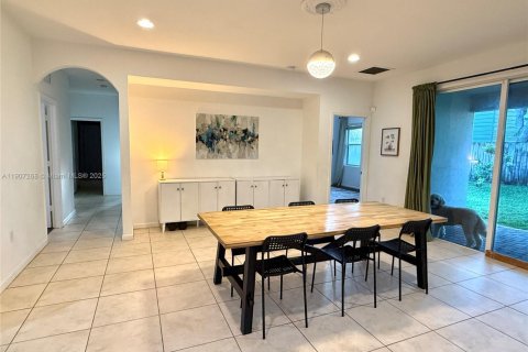 House in Homestead, Florida 4 bedrooms, 183.39 sq.m. № 1967827 - photo 14