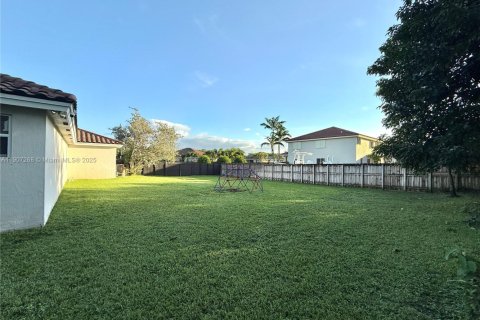 House in Homestead, Florida 4 bedrooms, 183.39 sq.m. № 1967827 - photo 3