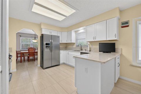 House in Daytona Beach, Florida 2 bedrooms, 157.93 sq.m. № 1823077 - photo 3