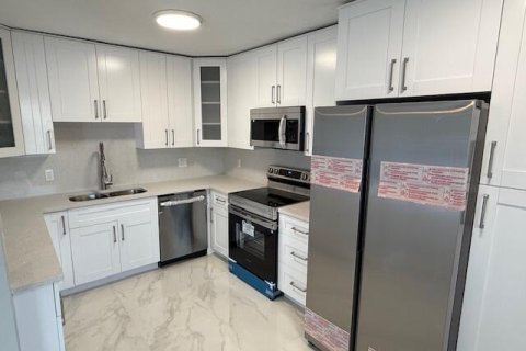 Condo in Lake Park, Florida, 2 bedrooms № 2271596