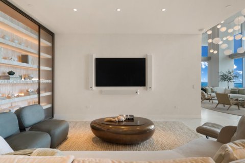 Condominio en venta en Sunny Isles Beach, Florida, 5 dormitorios, 621.98 m2 № 1946607 - foto 17