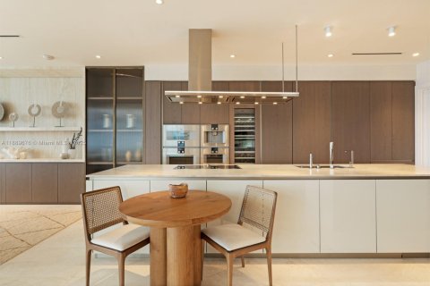 Condominio en venta en Sunny Isles Beach, Florida, 5 dormitorios, 621.98 m2 № 1946607 - foto 12