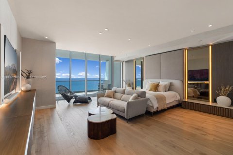 Condominio en venta en Sunny Isles Beach, Florida, 5 dormitorios, 621.98 m2 № 1946607 - foto 25