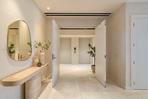 Condominio en venta en Sunny Isles Beach, Florida, 5 dormitorios, 621.98 m2 № 1946607 - foto 18