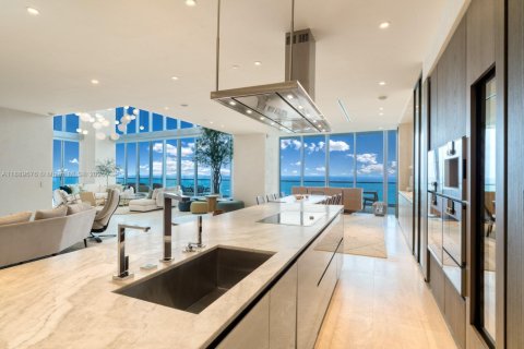 Condominio en venta en Sunny Isles Beach, Florida, 5 dormitorios, 621.98 m2 № 1946607 - foto 11