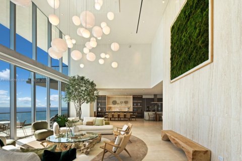 Condominio en venta en Sunny Isles Beach, Florida, 5 dormitorios, 621.98 m2 № 1946607 - foto 4