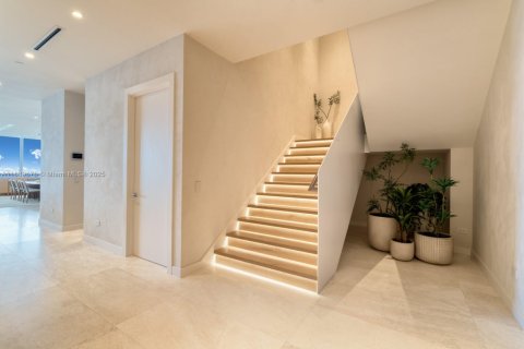 Condominio en venta en Sunny Isles Beach, Florida, 5 dormitorios, 621.98 m2 № 1946607 - foto 19