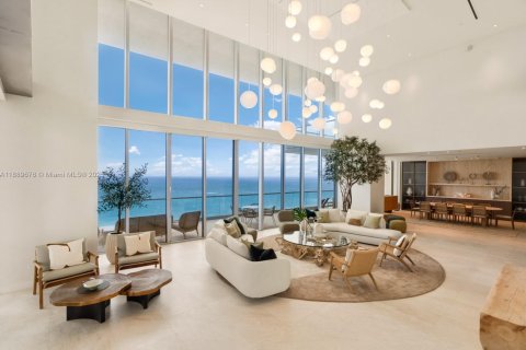 Condominio en venta en Sunny Isles Beach, Florida, 5 dormitorios, 621.98 m2 № 1946607 - foto 1