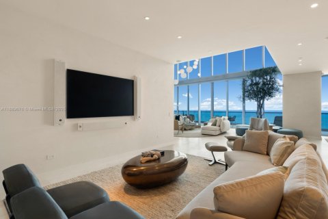 Condominio en venta en Sunny Isles Beach, Florida, 5 dormitorios, 621.98 m2 № 1946607 - foto 16