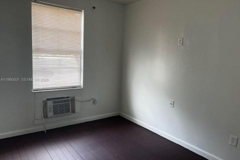 Villa ou maison à louer à Hollywood, Floride: 1 chambre № 2024028 - photo 2