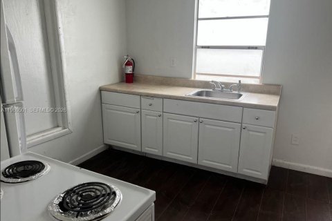 Villa ou maison à louer à Hollywood, Floride: 1 chambre № 2024028 - photo 5