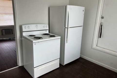 Villa ou maison à louer à Hollywood, Floride: 1 chambre № 2024028 - photo 6