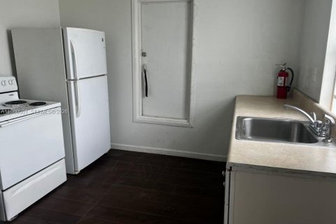 Villa ou maison à louer à Hollywood, Floride: 1 chambre № 2024028 - photo 4