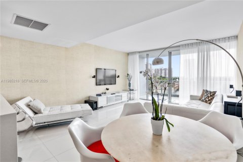 Condo à Aventura, Floride, 2 chambres  № 2026908