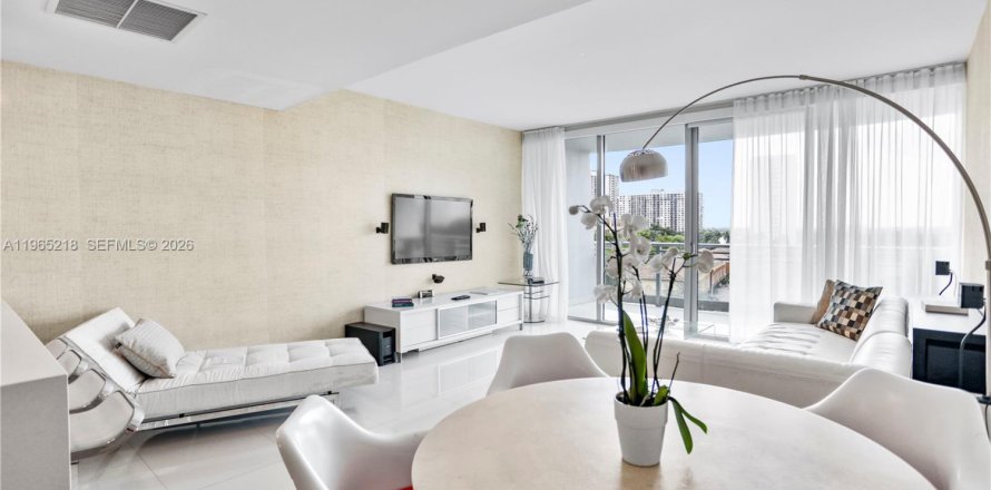 Condo à Aventura, Floride, 2 chambres № 2026908