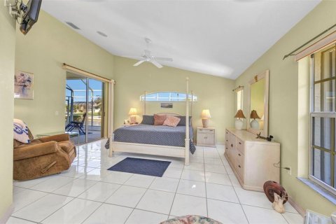 House in Punta Gorda, Florida 3 bedrooms, 226.03 sq.m. № 1584033 - photo 28
