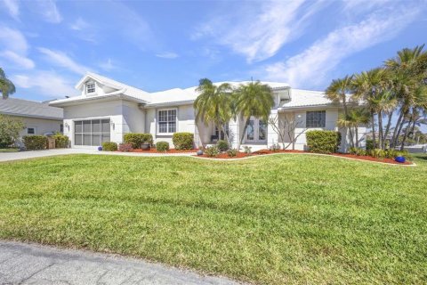 Villa ou maison à vendre à Punta Gorda, Floride: 3 chambres, 226.03 m2 № 1584033 - photo 1