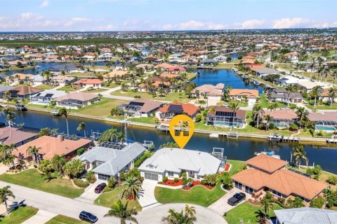 House in Punta Gorda, Florida 3 bedrooms, 226.03 sq.m. № 1584033 - photo 6