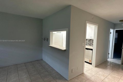 Condominio en venta en Hollywood, Florida, 1 dormitorio, 59.46 m2 № 1939575 - foto 12