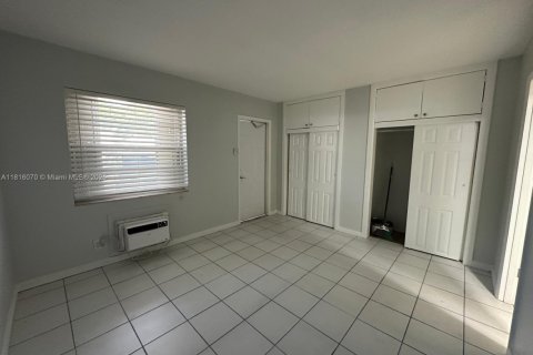 Condominio en venta en Hollywood, Florida, 1 dormitorio, 59.46 m2 № 1939575 - foto 17