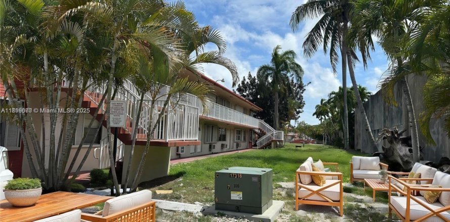 Condominio en Hollywood, Florida, 1 dormitorio  № 1939575