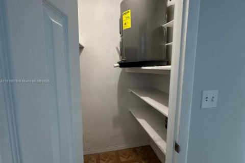 Condominio en venta en Hollywood, Florida, 1 dormitorio, 59.46 m2 № 1939575 - foto 24