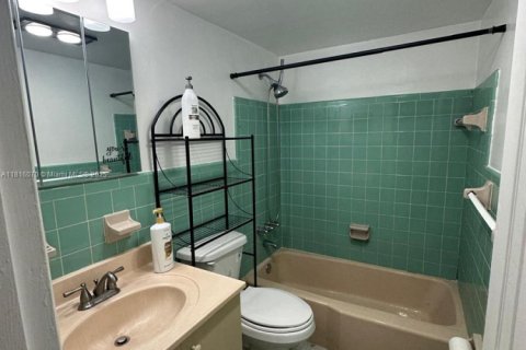 Condominio en venta en Hollywood, Florida, 1 dormitorio, 59.46 m2 № 1939575 - foto 19