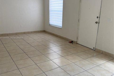 Apartment in Hialeah, Florida 2 bedrooms, 389.45 sq.m. № 2067786 - photo 5