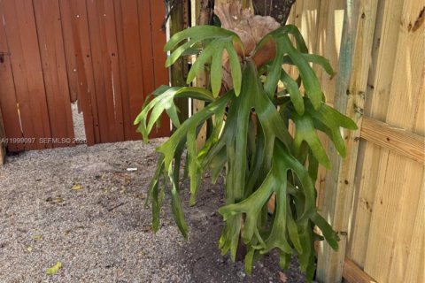 Apartment in Hialeah, Florida 2 bedrooms, 389.45 sq.m. № 2067786 - photo 15