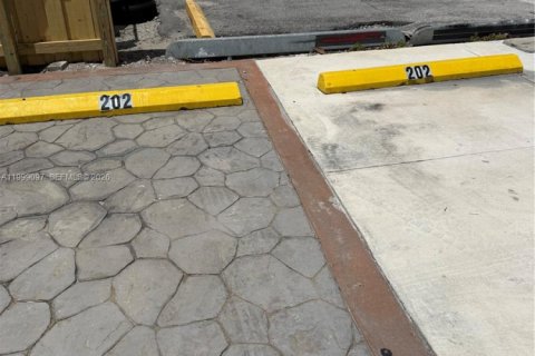 Apartment in Hialeah, Florida 2 bedrooms, 389.45 sq.m. № 2067786 - photo 13