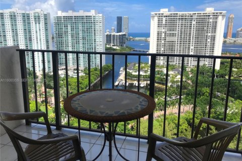 Condominio en alquiler en Aventura, Florida, 2 dormitorios, 96.9 m2 № 1993787 - foto 2