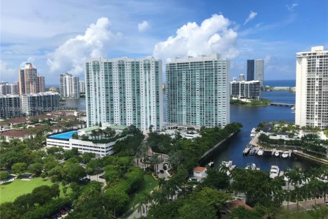 Condominio en alquiler en Aventura, Florida, 2 dormitorios, 96.9 m2 № 1993787 - foto 1