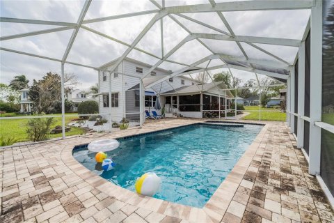 House in Haines City, Florida 5 bedrooms, 419.73 sq.m. № 1518585 - photo 29