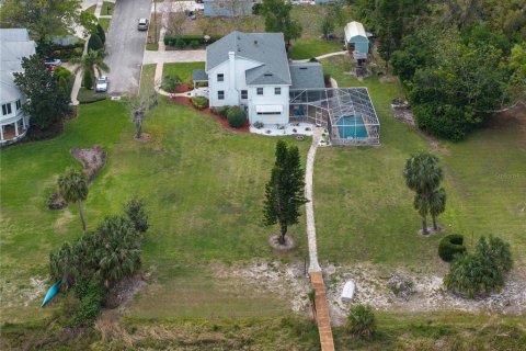 House in Haines City, Florida 5 bedrooms, 419.73 sq.m. № 1518585 - photo 8