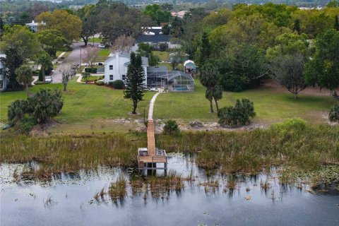 House in Haines City, Florida 5 bedrooms, 419.73 sq.m. № 1518585 - photo 9