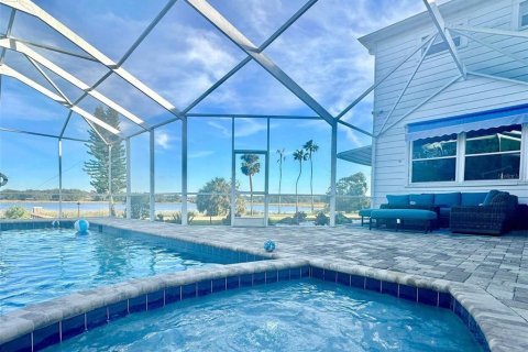 House in Haines City, Florida 5 bedrooms, 419.73 sq.m. № 1518585 - photo 3