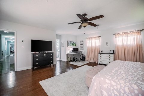 House in Haines City, Florida 5 bedrooms, 419.73 sq.m. № 1518585 - photo 13