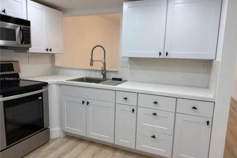 Copropriété à louer à Tamarac, Floride: 2 chambres, 95.04 m2 № 1962067 - photo 5