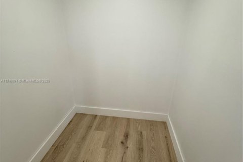 Copropriété à louer à Tamarac, Floride: 2 chambres, 95.04 m2 № 1962067 - photo 17