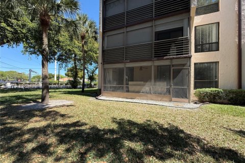 Copropriété à louer à Tamarac, Floride: 2 chambres, 95.04 m2 № 1962067 - photo 26