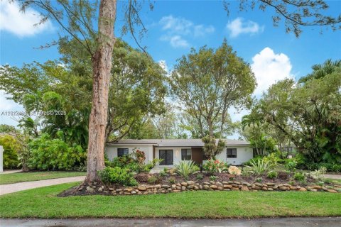 House in Palmetto Bay, Florida 4 bedrooms, 225.38 sq.m. № 2088310 - photo 3