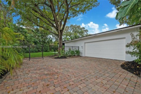House in Palmetto Bay, Florida 4 bedrooms, 225.38 sq.m. № 2088310 - photo 19