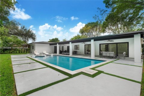 House in Palmetto Bay, Florida 4 bedrooms, 225.38 sq.m. № 2088310