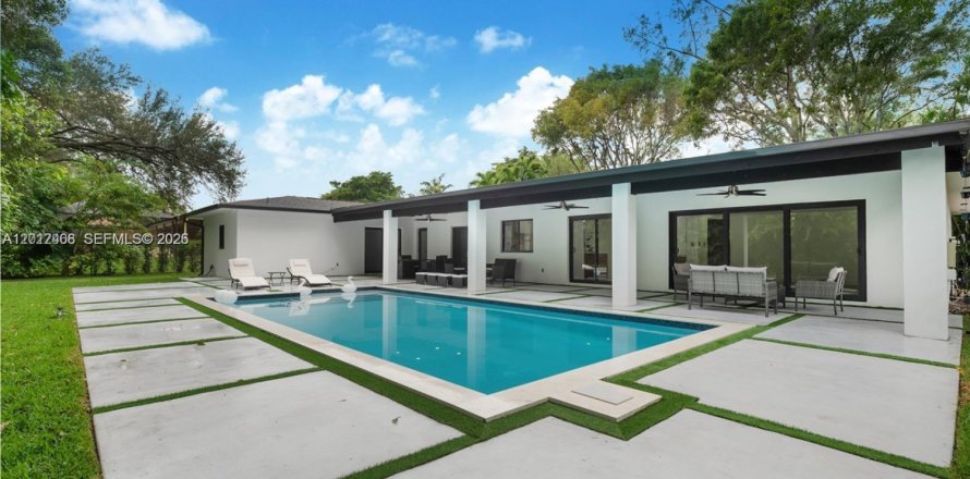 House in Palmetto Bay, Florida 4 bedrooms, 225.38 sq.m. № 2088310